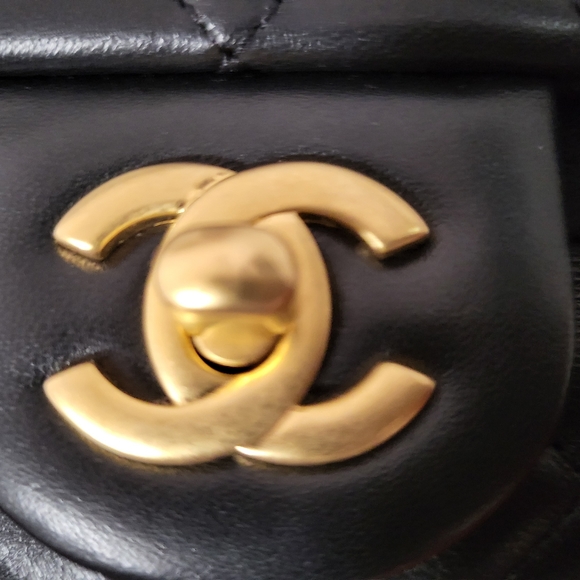 *Like new* chanel pearl crush mini flap - Picture 3 of 8